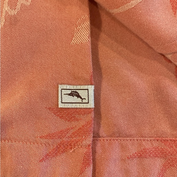 Tommy Bahama pink/coral Pineapple aloha‎ Men's Shirt. 75% Silk - size medium - Picture 8 of 9